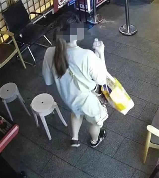 美版苹果手机台版
:218元自助餐，女子月消费5次吃出4万多，店家气到起诉！